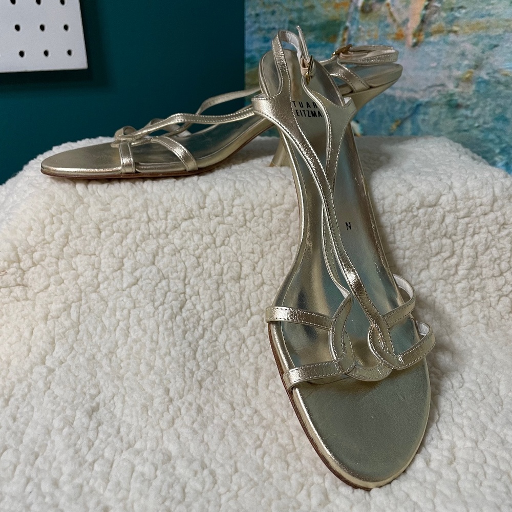 Stuart Weitzman Gold metallic Kitten heels Size 8.5 (N)